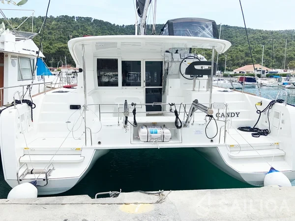 Lagoon 40 - Yacht Charter Sailica