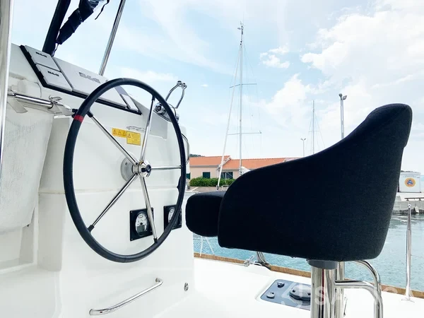 Lagoon 40 - Yacht Charter Sailica