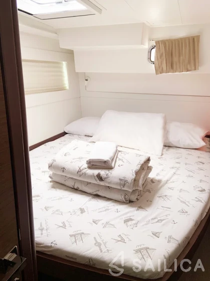 Lagoon 40 - Yacht Charter Sailica