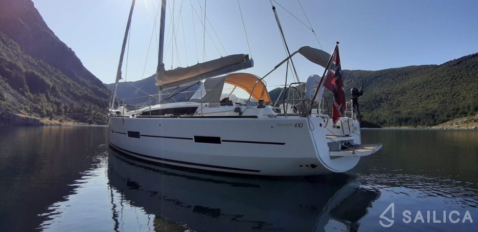 Dufour 410 GL - Yacht Charter Sailica
