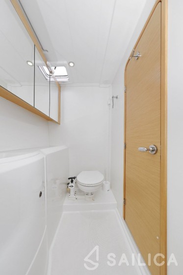 Lagoon 400 - Yacht Charter Sailica