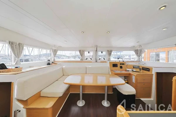 Lagoon 400 - Yacht Charter Sailica
