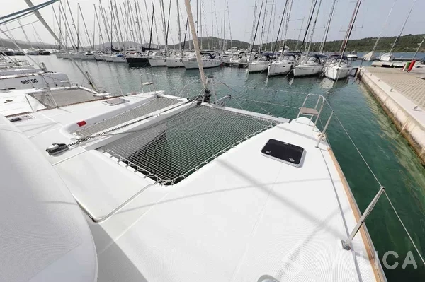 Lagoon 400 - Yacht Charter Sailica