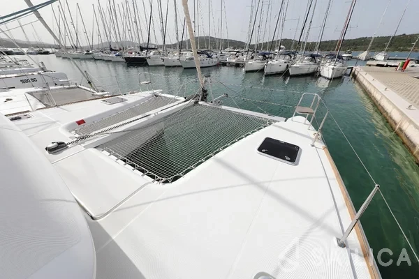 Lagoon 400 - Yacht Charter Sailica