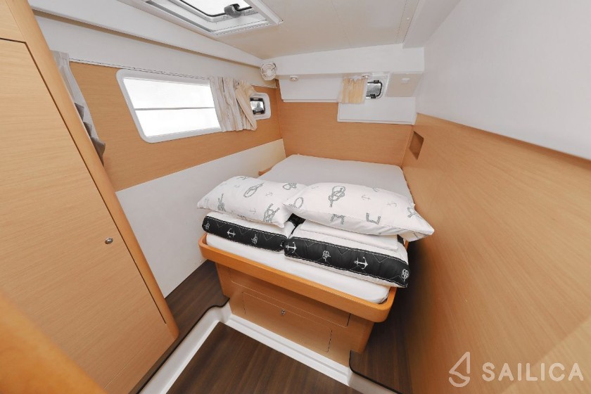 Lagoon 400 - Yacht Charter Sailica