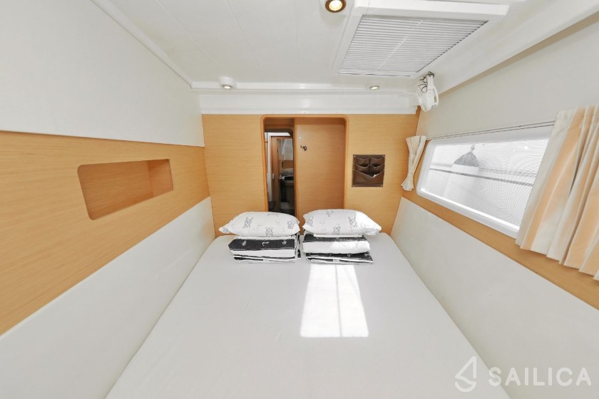 Lagoon 400 - Yacht Charter Sailica