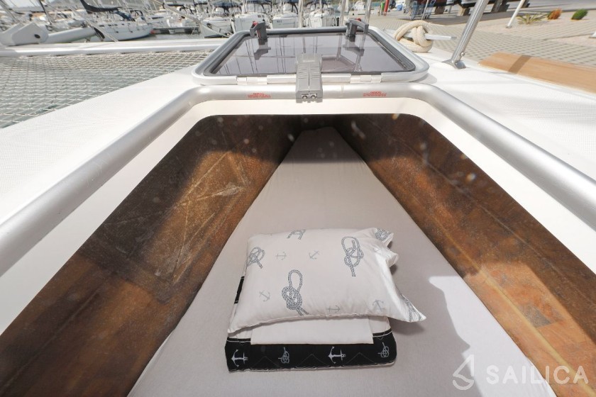 Lagoon 400 - Yacht Charter Sailica