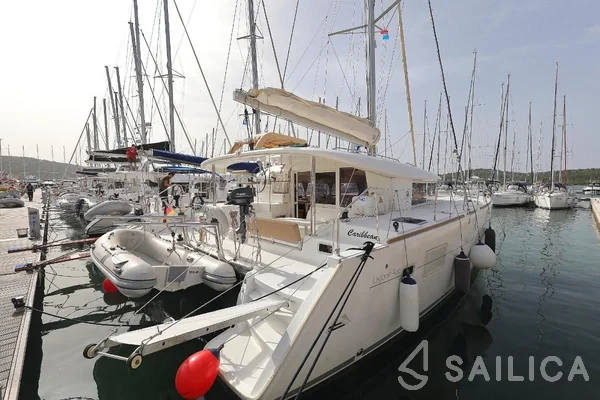 Lagoon 400 - Yacht Charter Sailica
