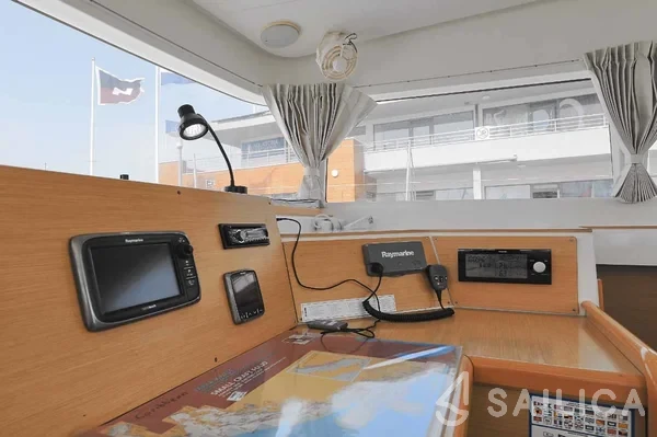 Lagoon 400 - Yacht Charter Sailica