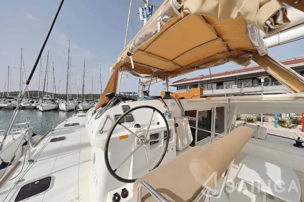 Lagoon 400 - Yacht Charter Sailica
