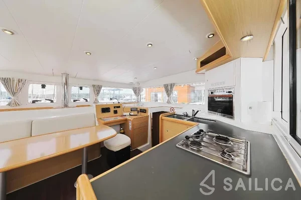 Lagoon 400 - Yacht Charter Sailica