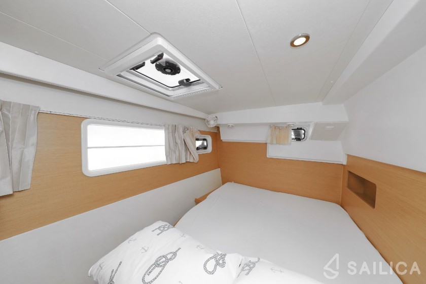 Lagoon 400 - Yacht Charter Sailica