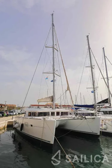 Lagoon 400 - Yacht Charter Sailica