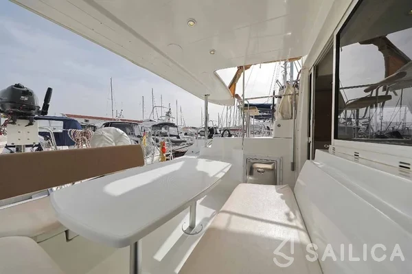 Lagoon 400 - Yacht Charter Sailica