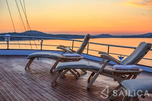 Gulet - Yacht Charter Sailica