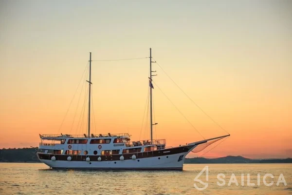 Gulet - Yacht Charter Sailica