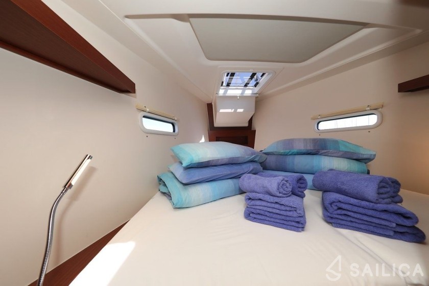 Hanse 388 - Photo #35 Hanse 388 - Yacht Charter Sailica