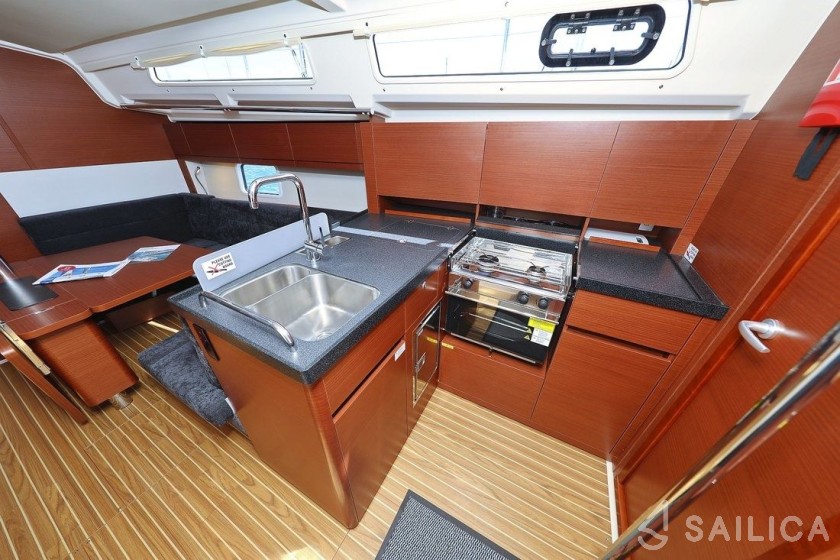 Hanse 388 - Photo #29 Hanse 388 - Yacht Charter Sailica