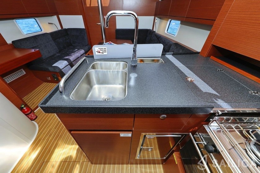 Hanse 388 - Photo #27 Hanse 388 - Yacht Charter Sailica