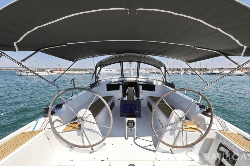 Hanse 388 - Photo #22 Hanse 388 - Yacht Charter Sailica