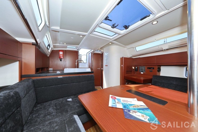 Hanse 388 - Photo #24 Hanse 388 - Yacht Charter Sailica