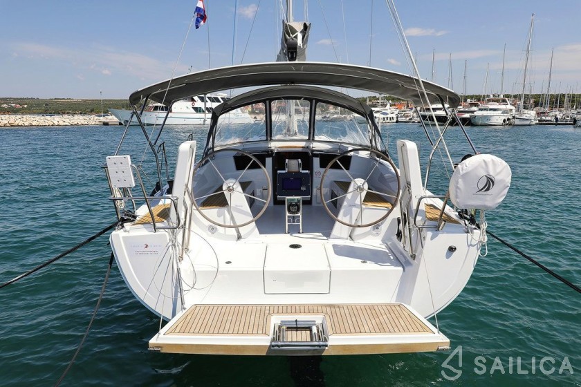 Hanse 388 - Photo #16 Hanse 388 - Yacht Charter Sailica