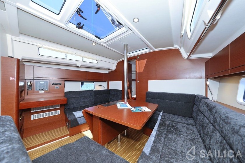 Hanse 388 - Photo #30 Hanse 388 - Yacht Charter Sailica