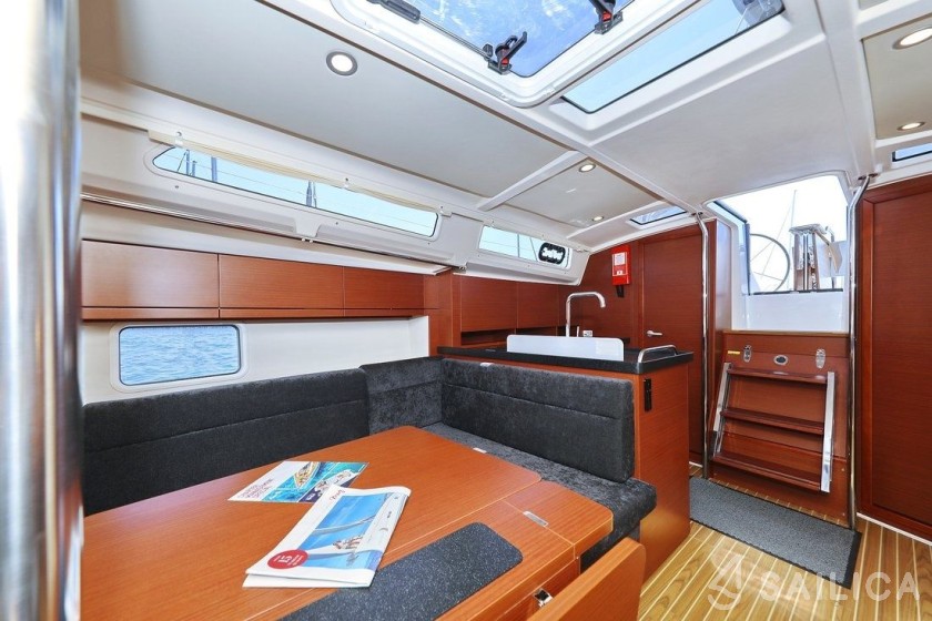 Hanse 388 - Photo #25 Hanse 388 - Yacht Charter Sailica
