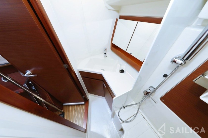 Hanse 388 - Photo #37 Hanse 388 - Yacht Charter Sailica