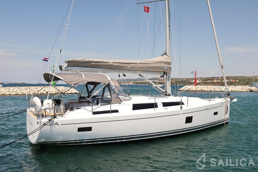Hanse 388 - Photo #13 Hanse 388 - Yacht Charter Sailica