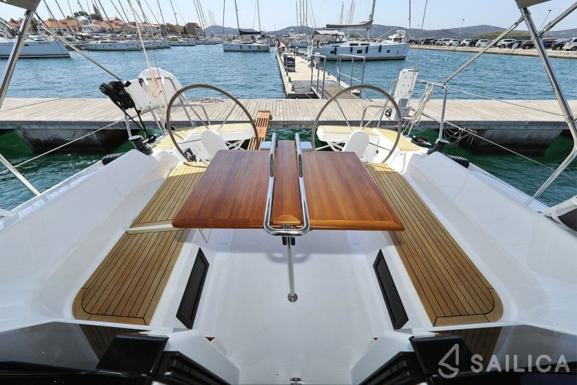 Hanse 388 - Photo #18 Hanse 388 - Yacht Charter Sailica