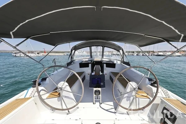 Hanse 388 - Photo #47 Hanse 388 - Yacht Charter Sailica
