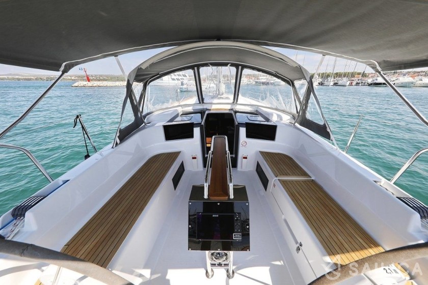 Hanse 388 - Photo #21 Hanse 388 - Yacht Charter Sailica