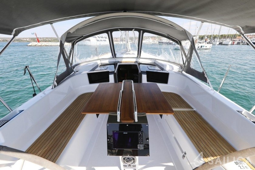 Hanse 388 - Photo #20 Hanse 388 - Yacht Charter Sailica
