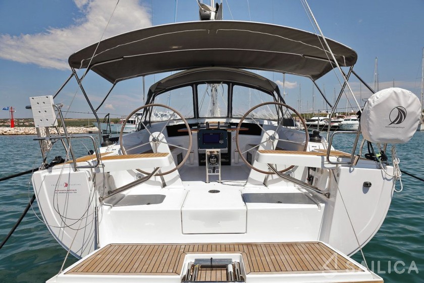 Hanse 388 - Photo #15 Hanse 388 - Yacht Charter Sailica