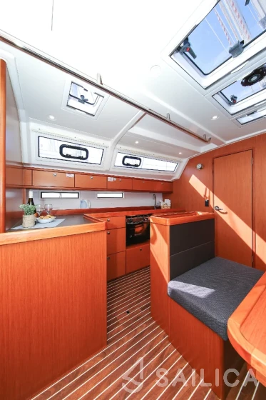 Bavaria 46 Cruiser - Yacht Charter Sailica