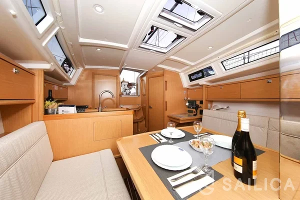 Bavaria 34 Cruiser - Yacht Charter Sailica
