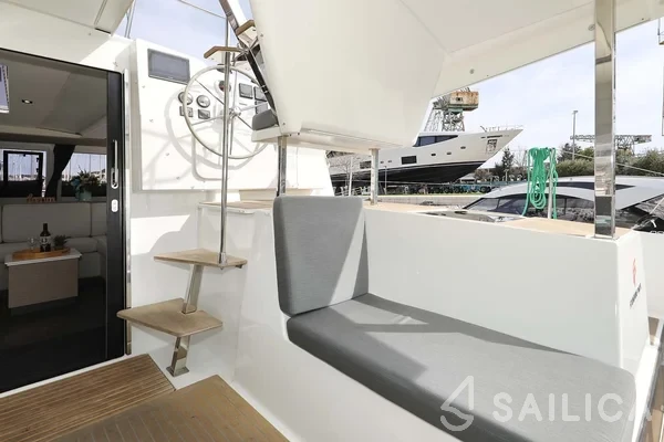 Isla 40 - Yacht Charter Sailica