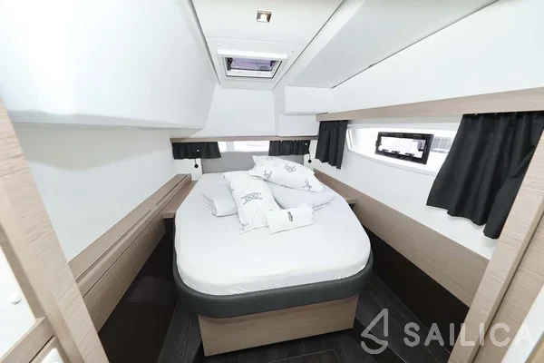 Isla 40 - Yacht Charter Sailica