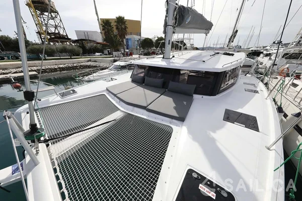 Isla 40 - Yacht Charter Sailica