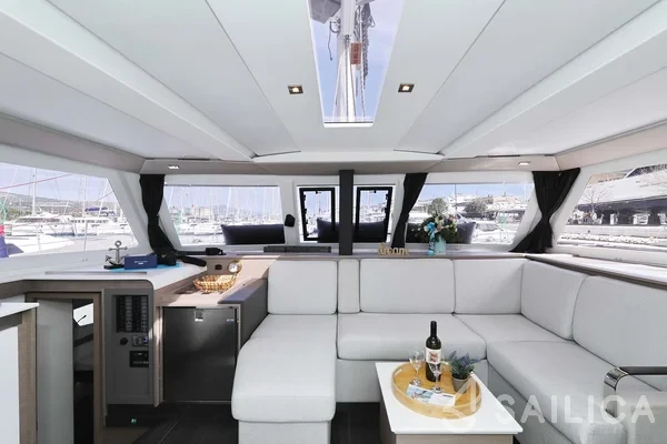 Isla 40 - Yacht Charter Sailica