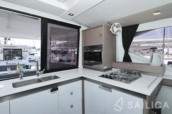 Isla 40 - Yacht Charter Sailica