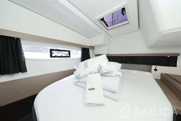 Isla 40 - Yacht Charter Sailica