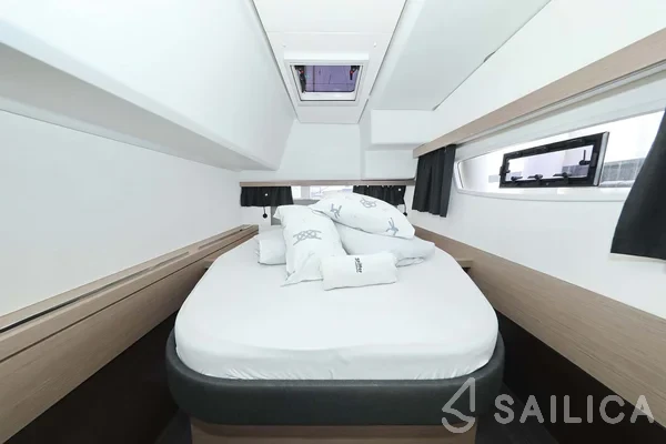 Isla 40 - Yacht Charter Sailica