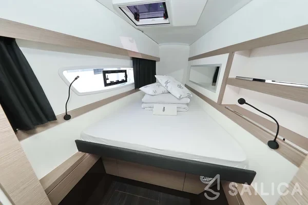 Isla 40 - Yacht Charter Sailica