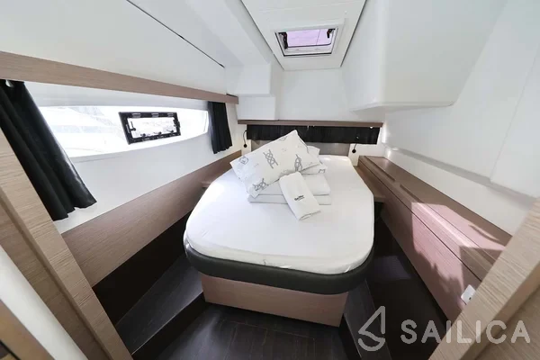 Isla 40 - Yacht Charter Sailica