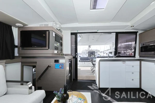 Isla 40 - Yacht Charter Sailica