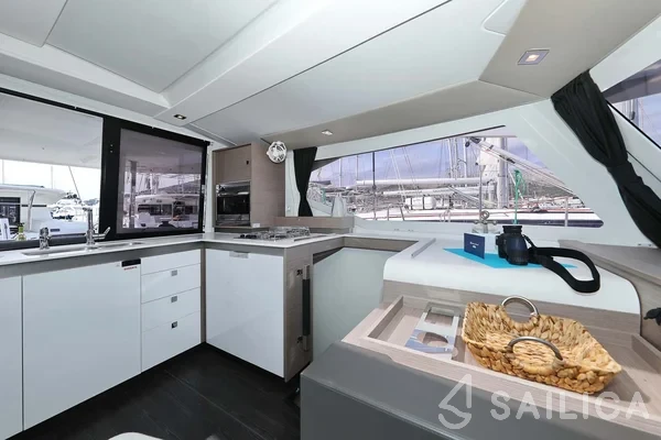 Isla 40 - Yacht Charter Sailica