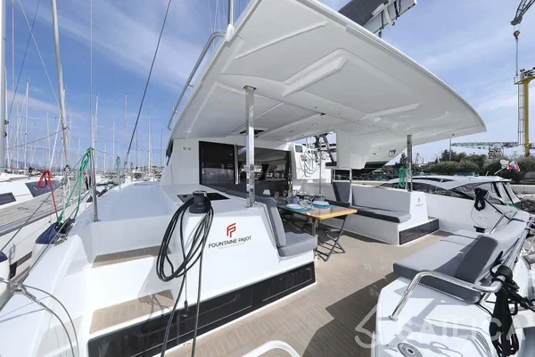Isla 40 - Yacht Charter Sailica