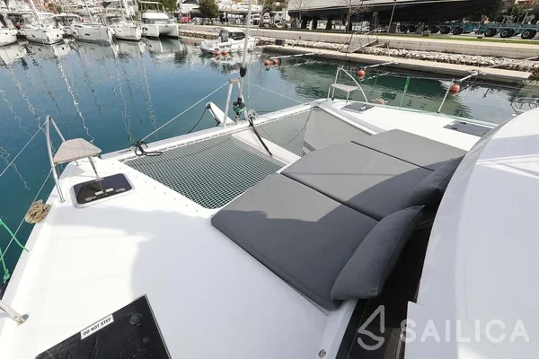 Isla 40 - Yacht Charter Sailica